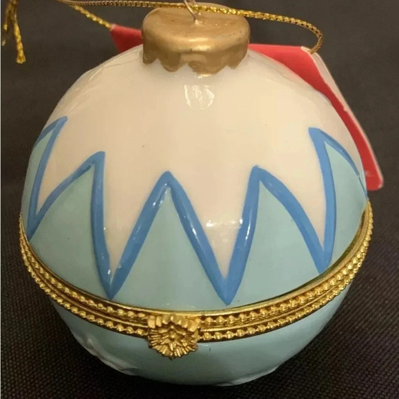 Vintage Baby Boy Blue 1st Christmas Trinket Box Ornament Hinged Round New 2” - Picture 2 of 8